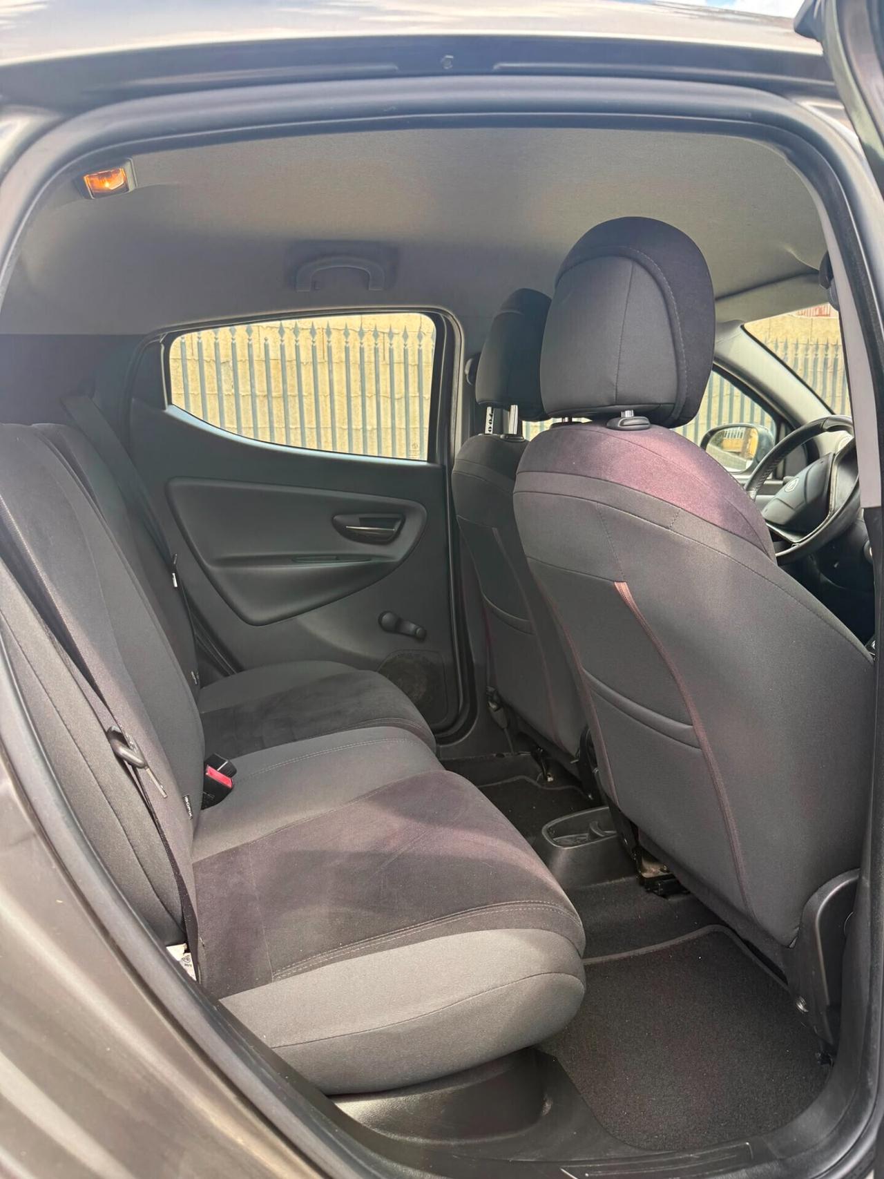 Ypsilon 1.2 69 CV 5 porte S&S Platinum