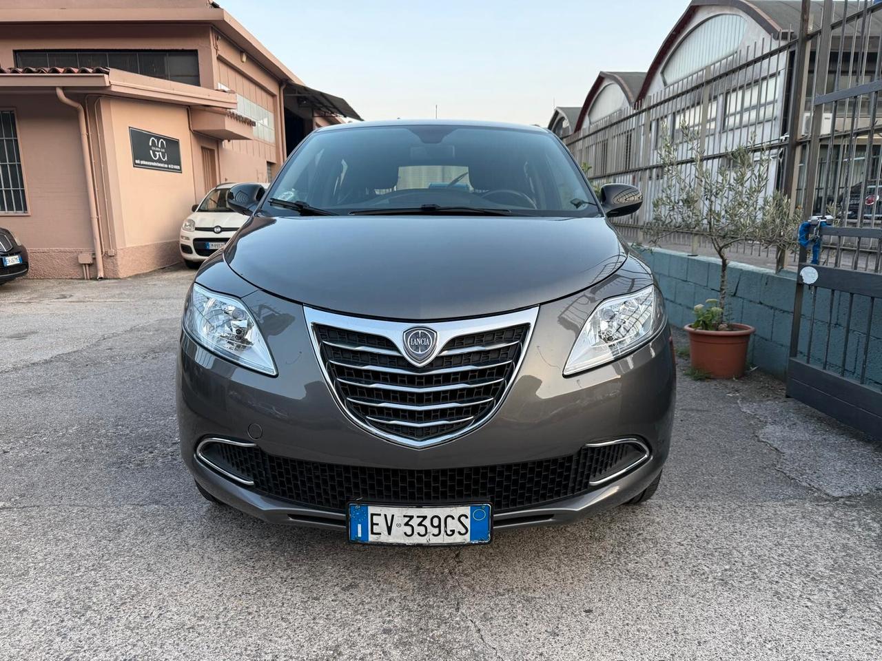Lancia Ypsilon 0.9 TwinAir 85 CV 5 porte Metano Ecochic Gold