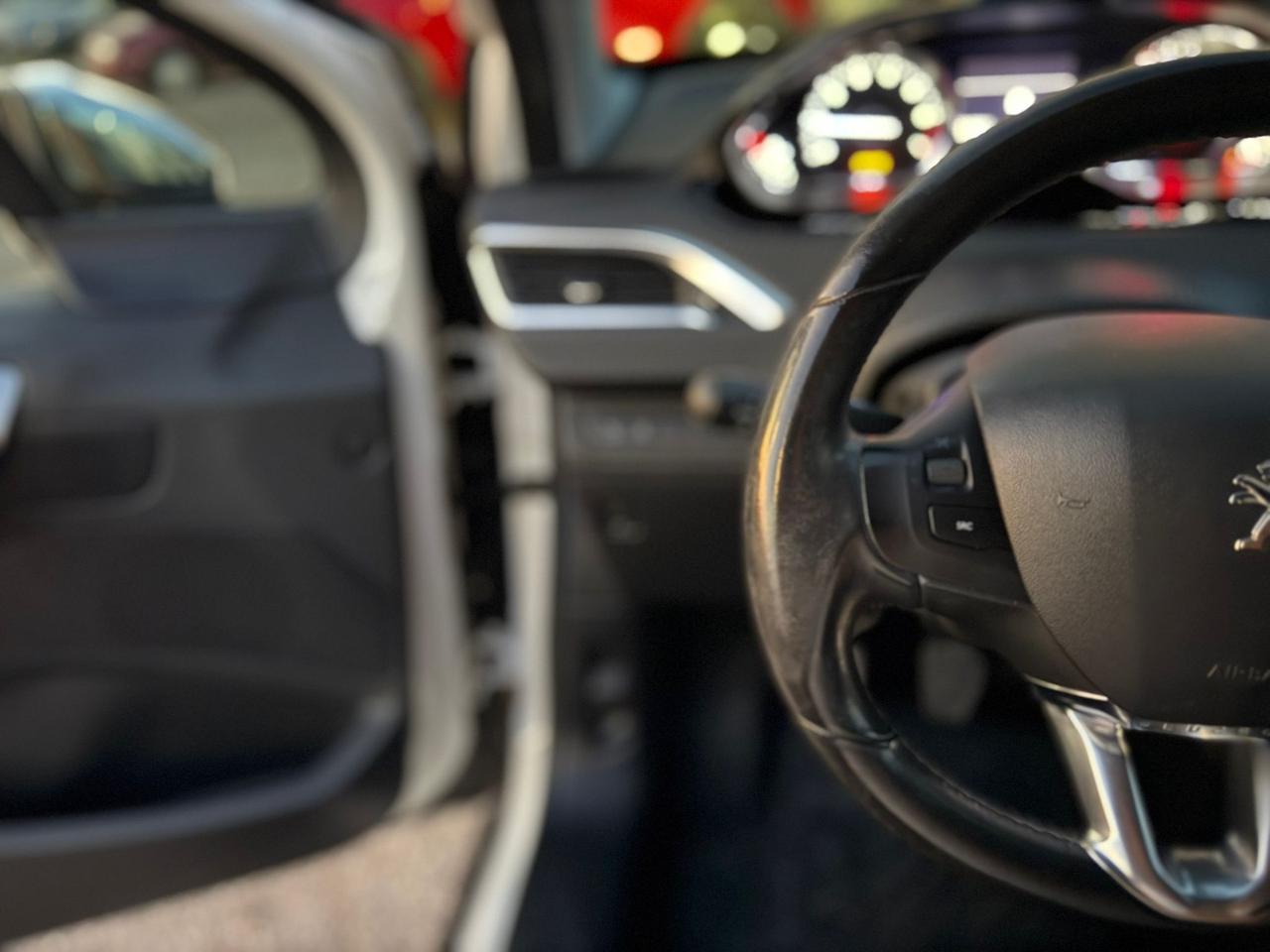 Peugeot 2008 1.2 VTi 82CV Allure NEOPATENTATI