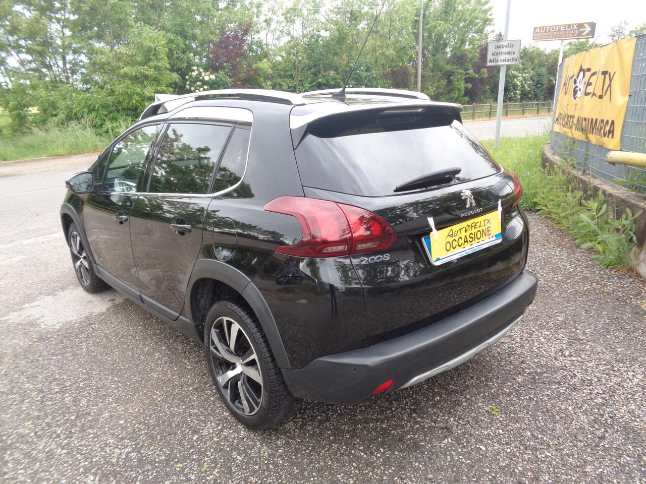 Peugeot 2008 BlueHDi 100 GT Line da vetrina