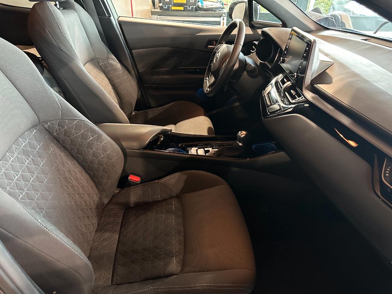 Toyota C-HR 2.0h Trend e-cvt KM 34000