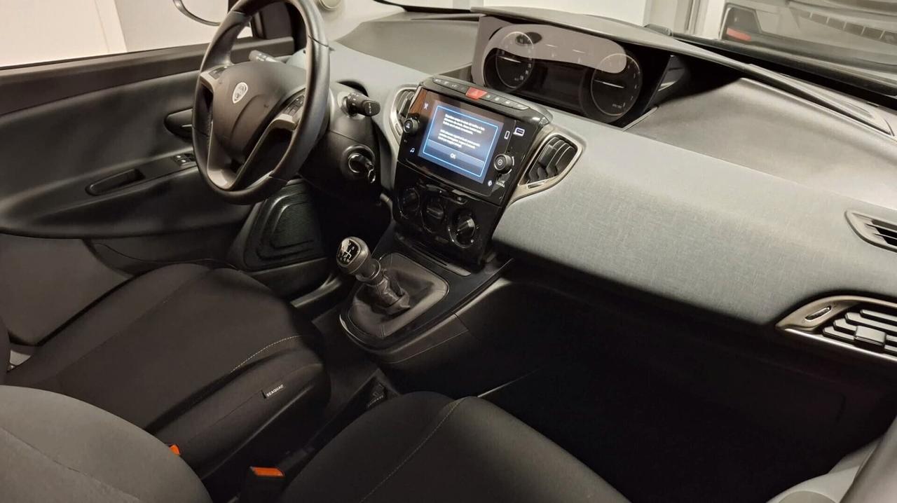 Lancia Ypsilon 1.0 hybrid gold plus full optional