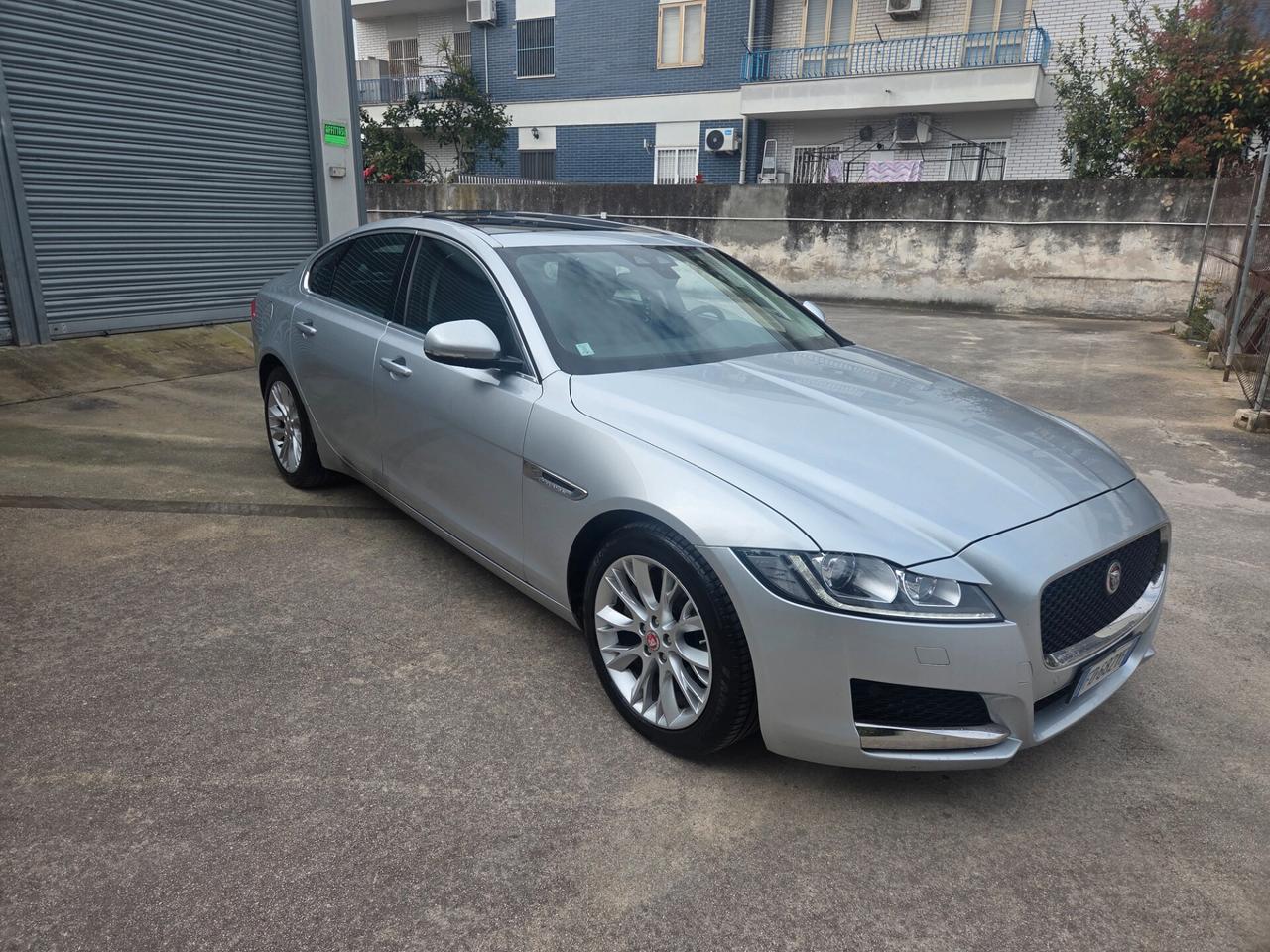 Jaguar XF 2.0 D 180 CV aut. Portfolio