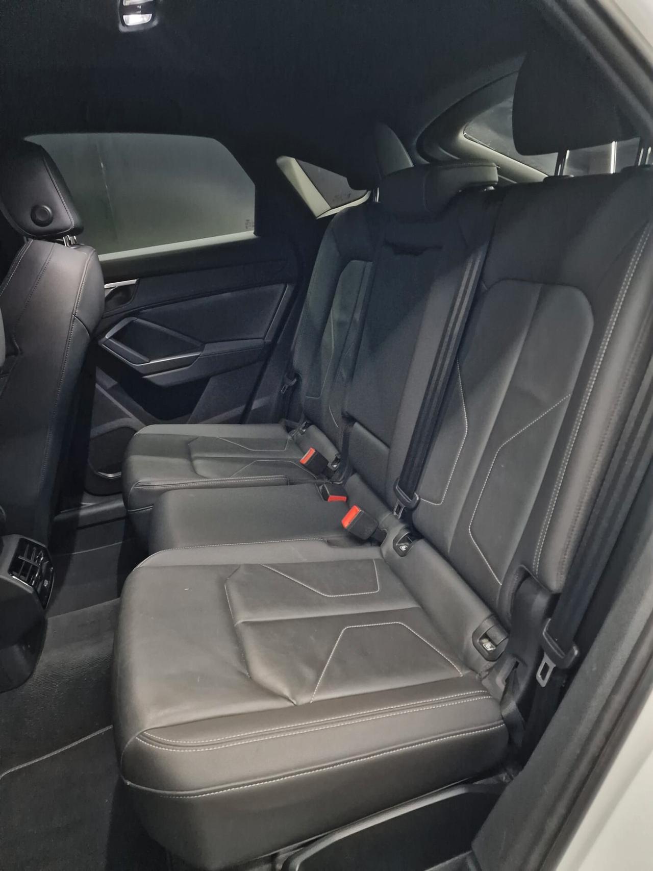 Audi Q3 SPB 35 TDI S tronic line edition 2.0 150CV Identity Black