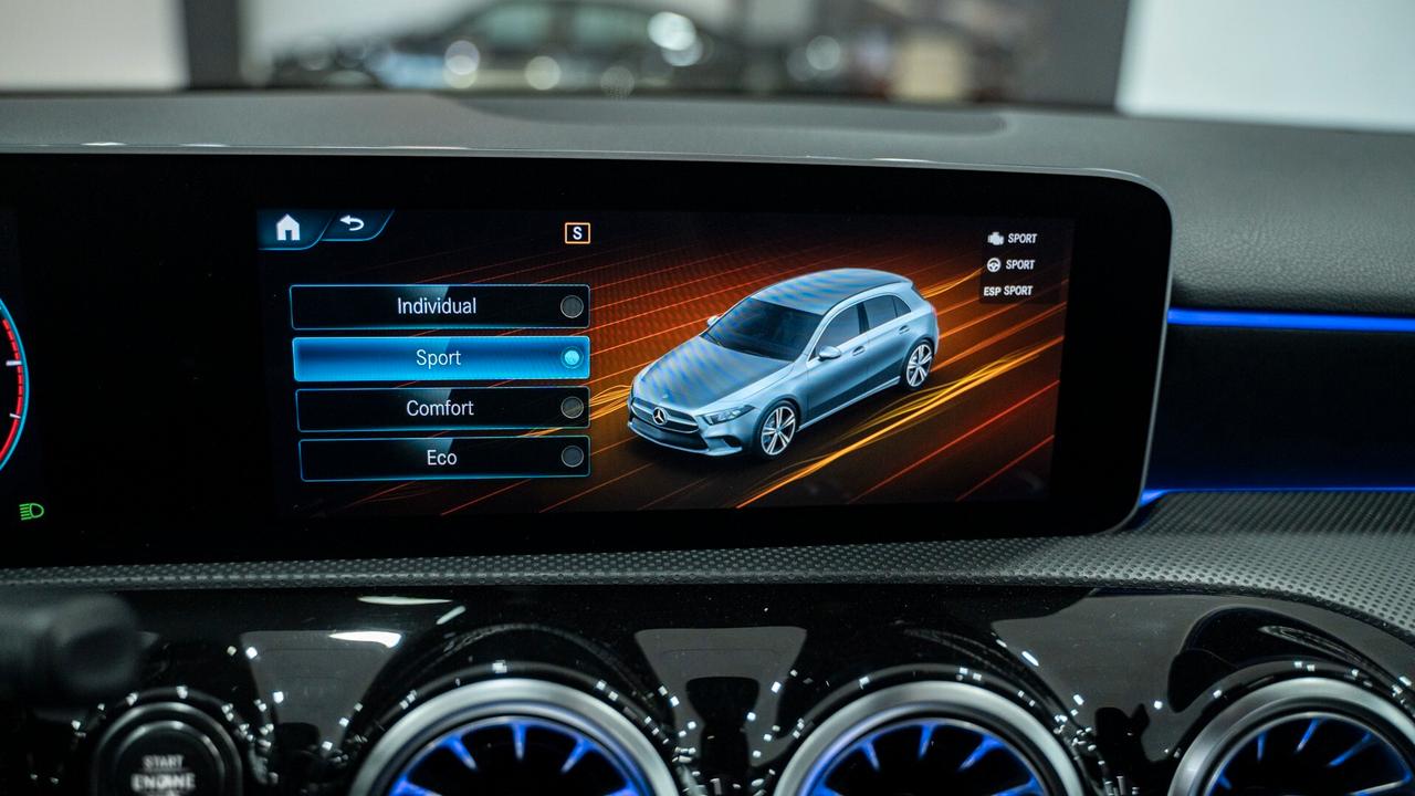 Mercedes-benz A 180 D PREMIUM PLUS AMG TETTO PACK LUCI MULTIBEAM FULL OPTIONAL