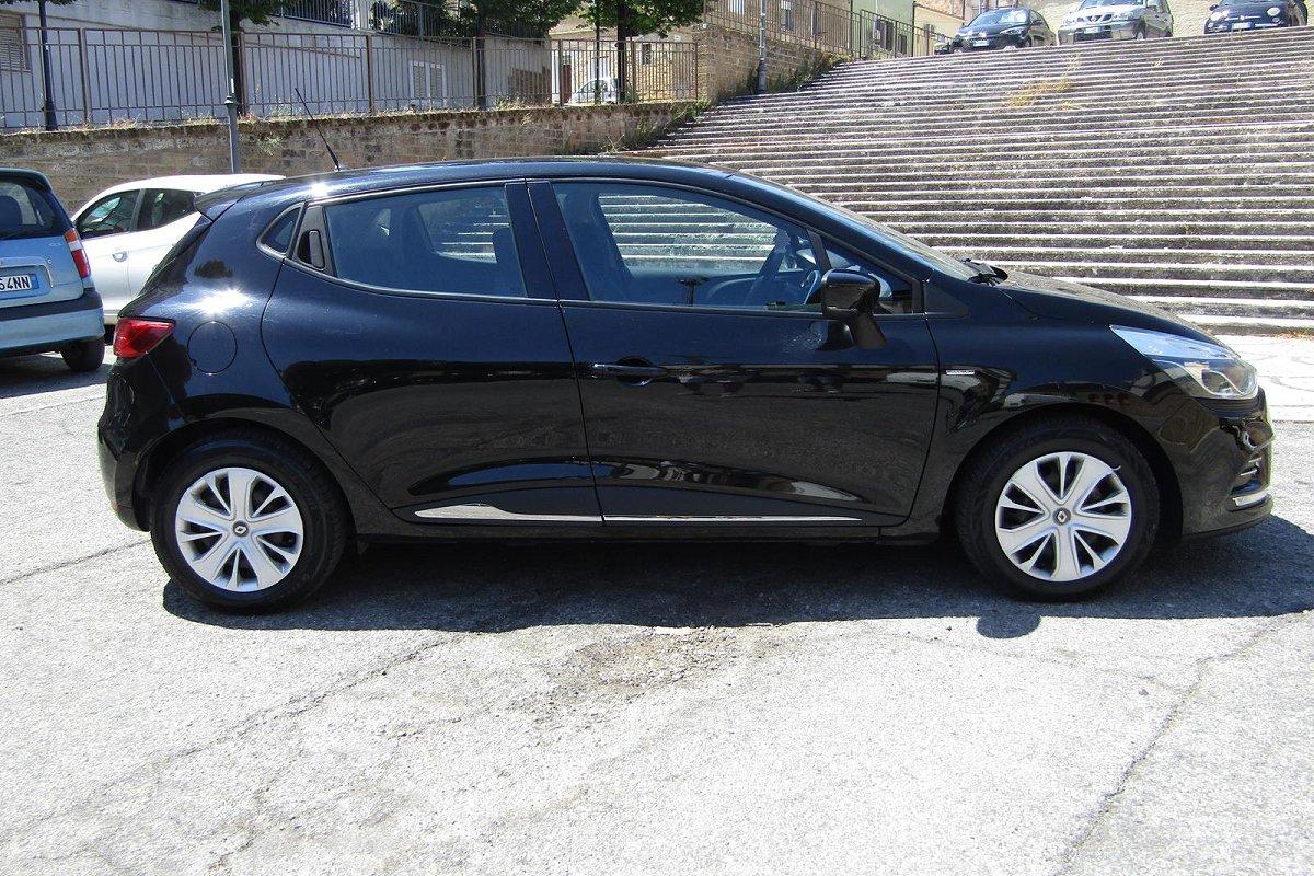 RENAULT Clio TCe 12V 90 CV 5 porte Moschino Intens