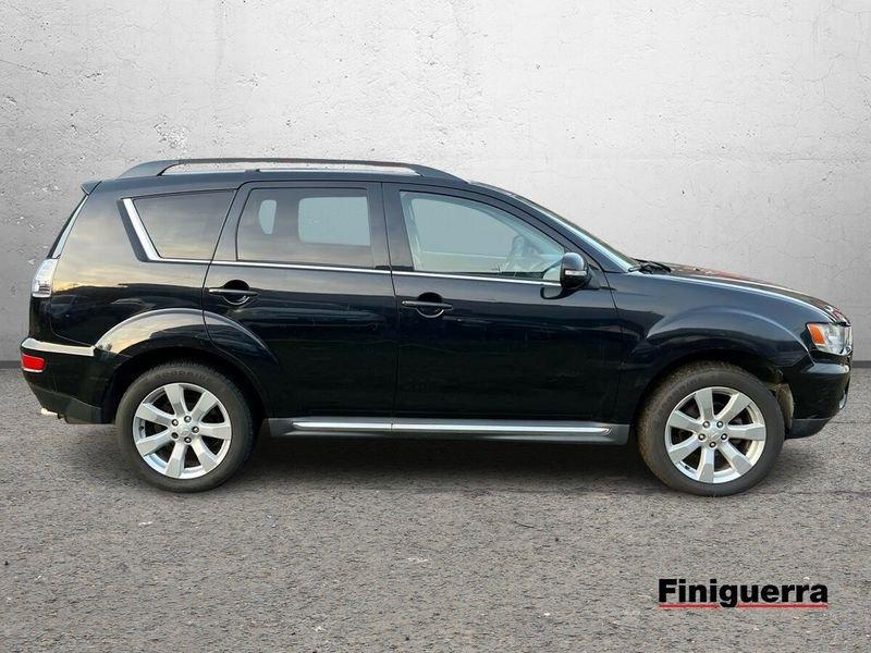 Mitsubishi Outlander Outlander 2.2 DI-D TC-SST Instyle DPF 7p