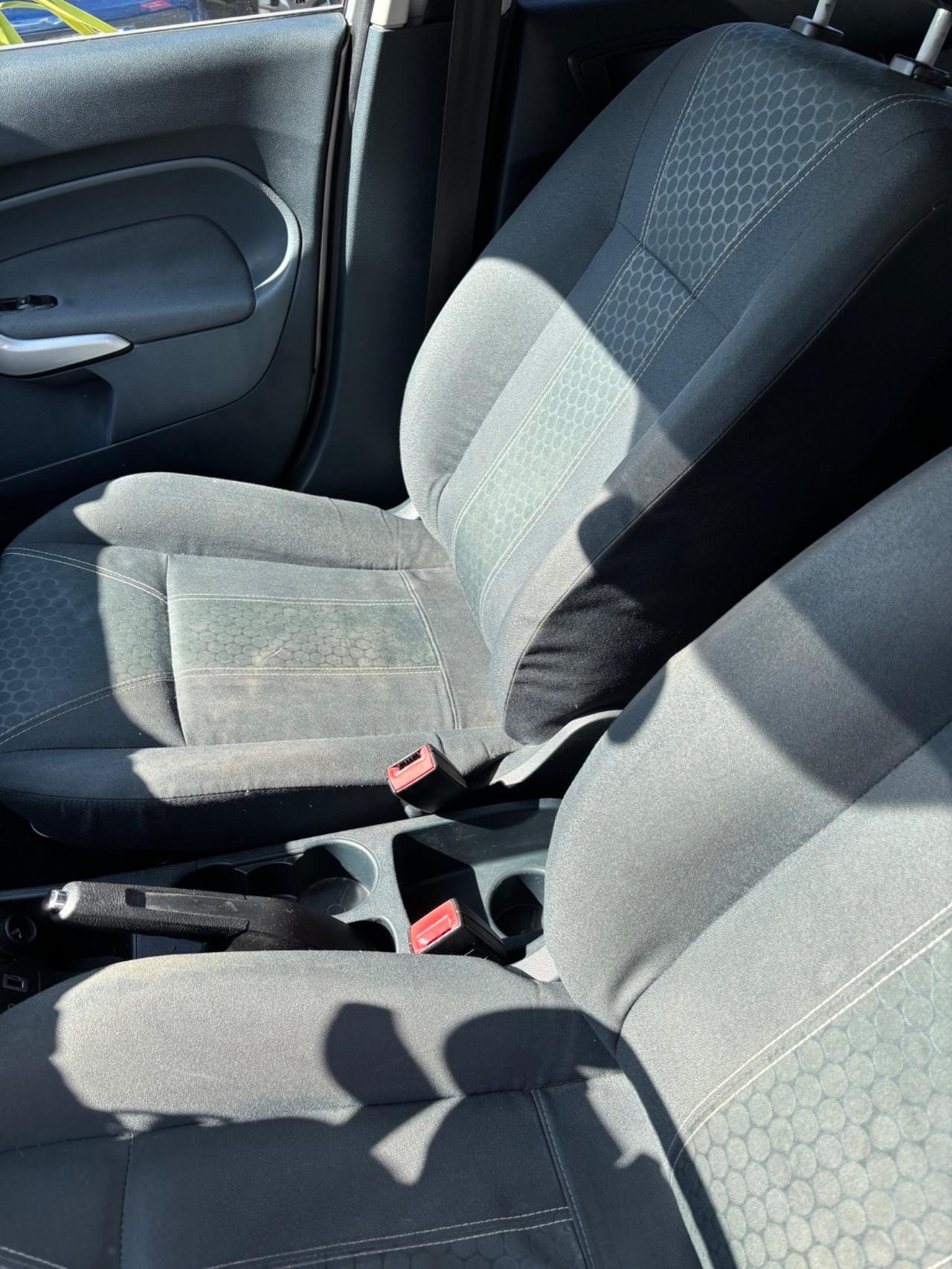 Ford Fiesta 1.2 16V 5p. Ghia per neo patentato