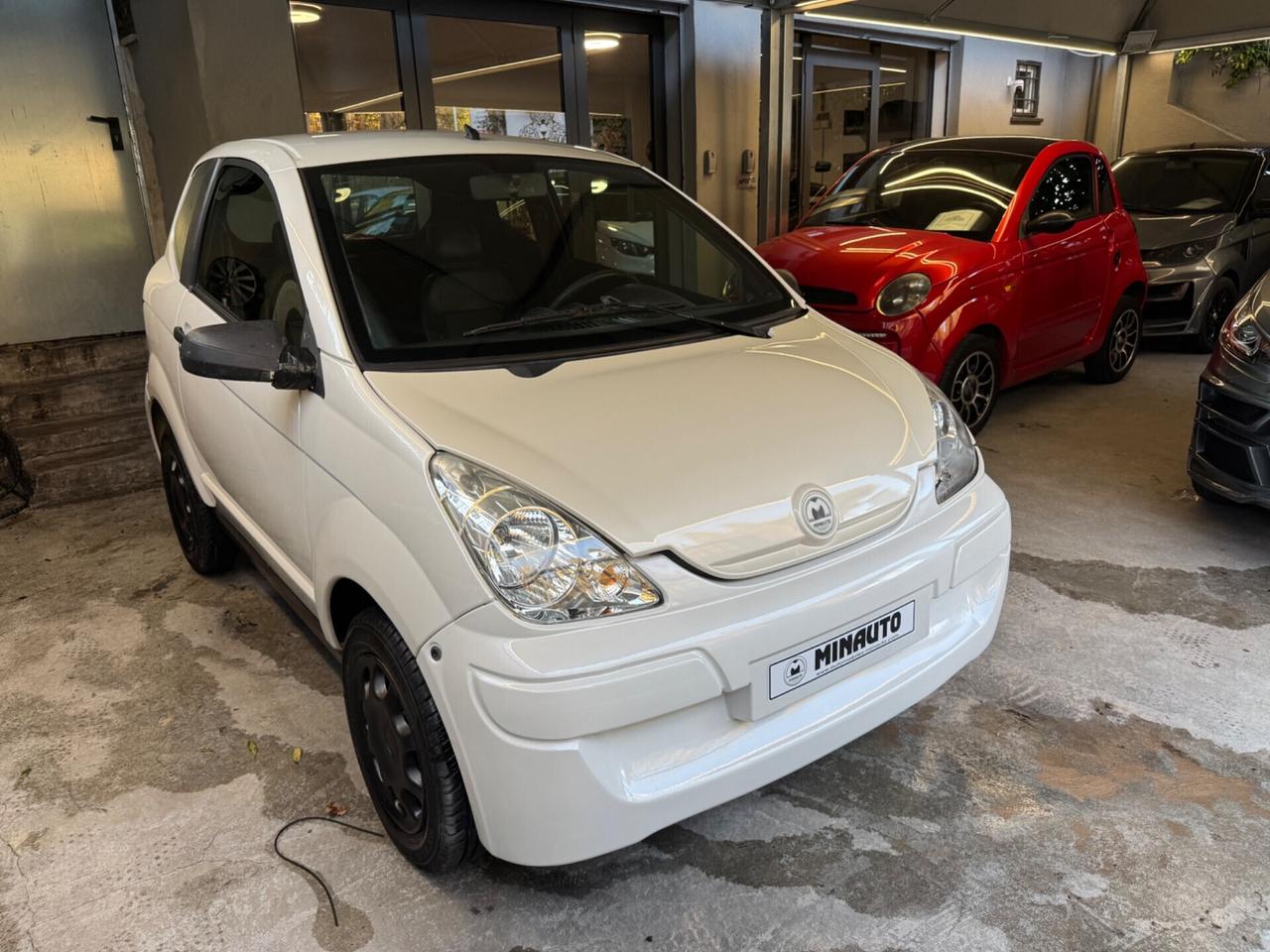 Aixam Bianco Perla Trasporto e Permute