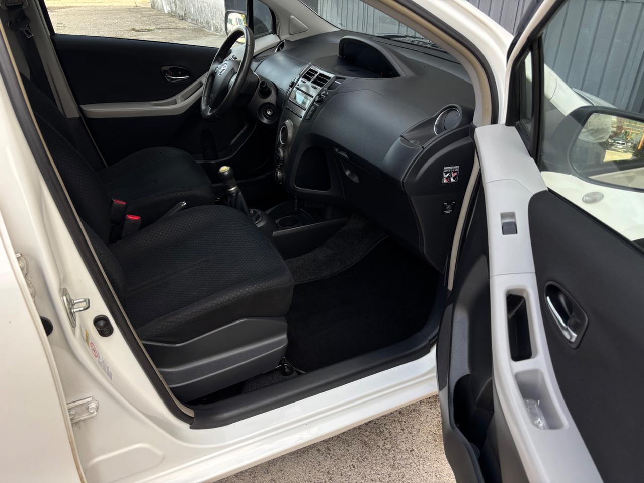 Toyota Yaris 1.0 benzina. Garanzia 12mesi. Neopatentati
