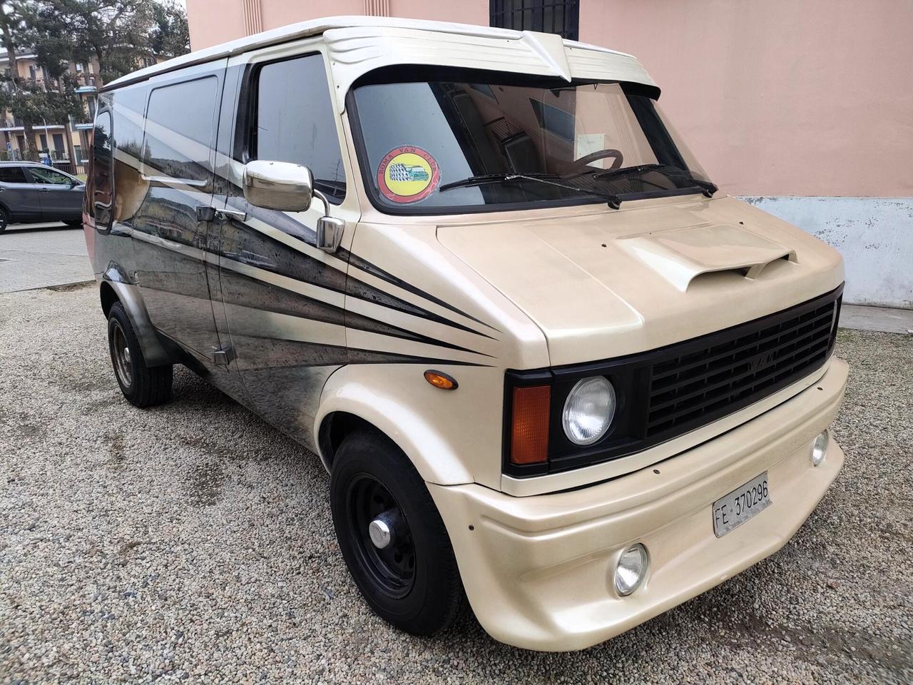 Bedford 2.3 d Van Customizzato ed aerografato