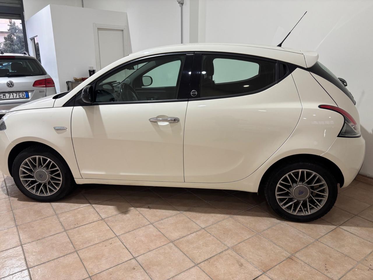Lancia Ypsilon 1.2 69 CV 5 porte GPL Ecochic Silver
