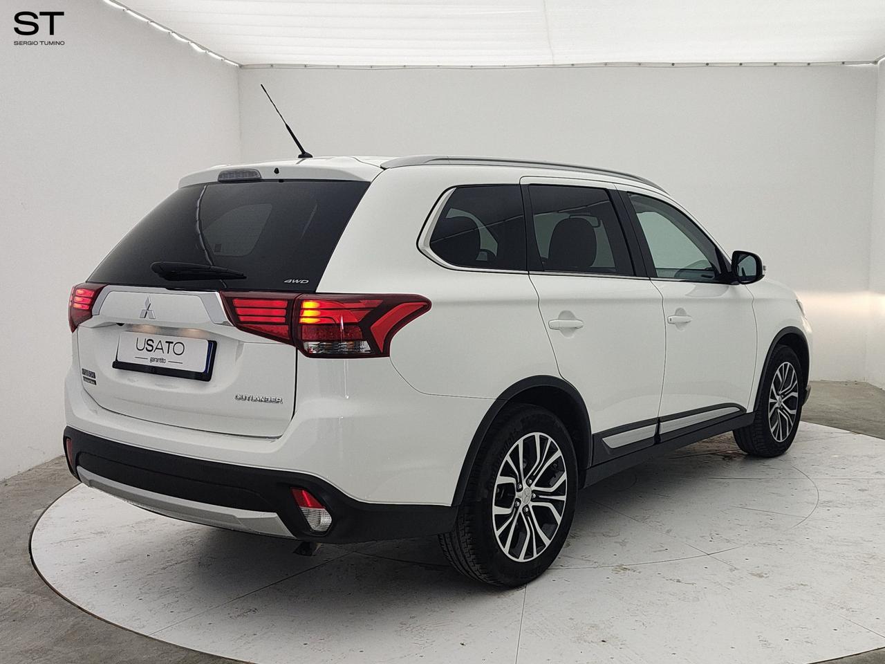 MITSUBISHI Outlander 3ª serie - Outlander 2.2 DI-D 4WD Instyle 7p.