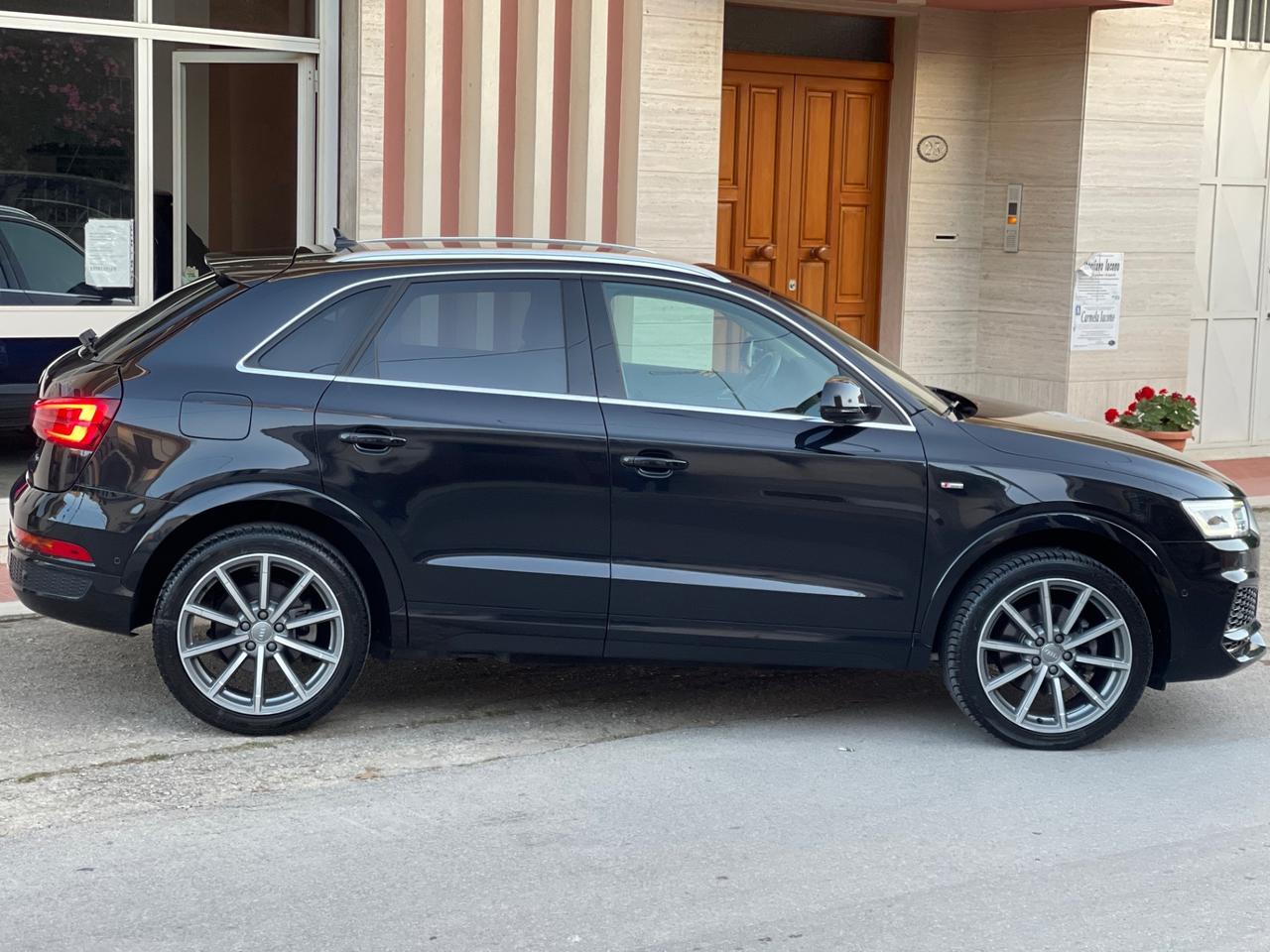 Audi Q3 2.0 TDI 184 CV quattro S tronic Business S -LiNe