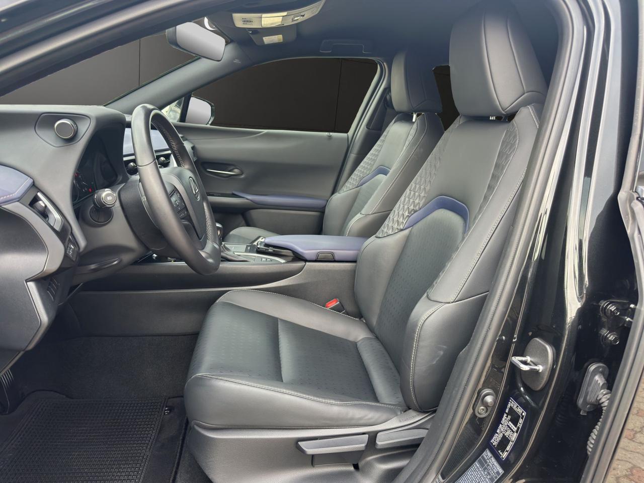 Lexus UX 250h 2.0 Midnight 2wd cvt