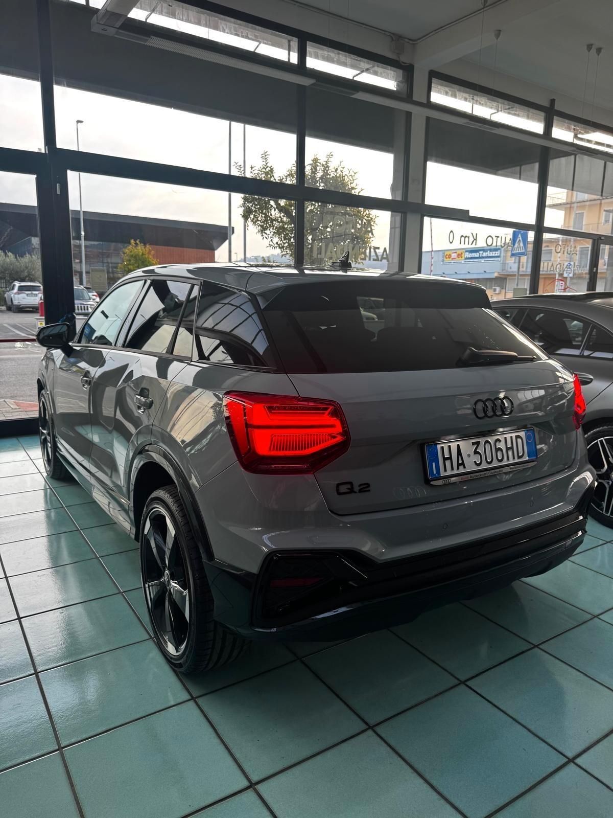 Audi Q2 35 TDI S tronic Identity Black