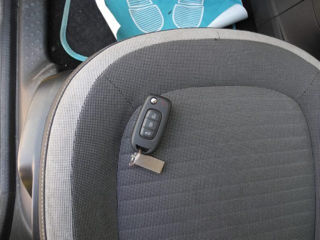RENAULT Twingo 1.0 SCe Zen 5p. - OK NEOPATENTATI - "DA VETRINA"