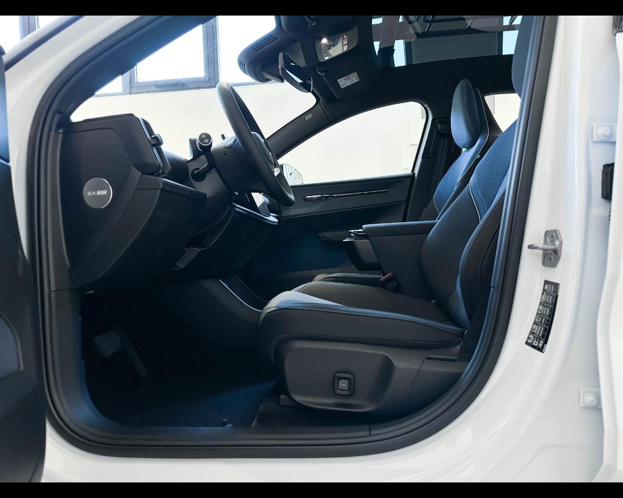 VOLVO EX30 Cross Country Ultra Twin Motor Performance