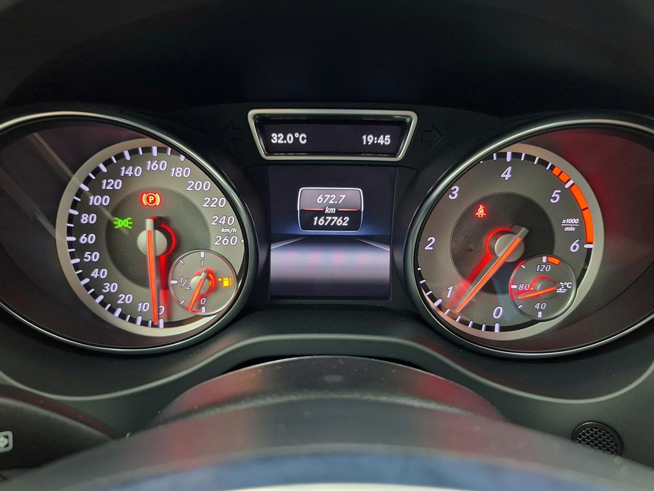 Mercedes-Benz GLA 200d 136cv Premium
