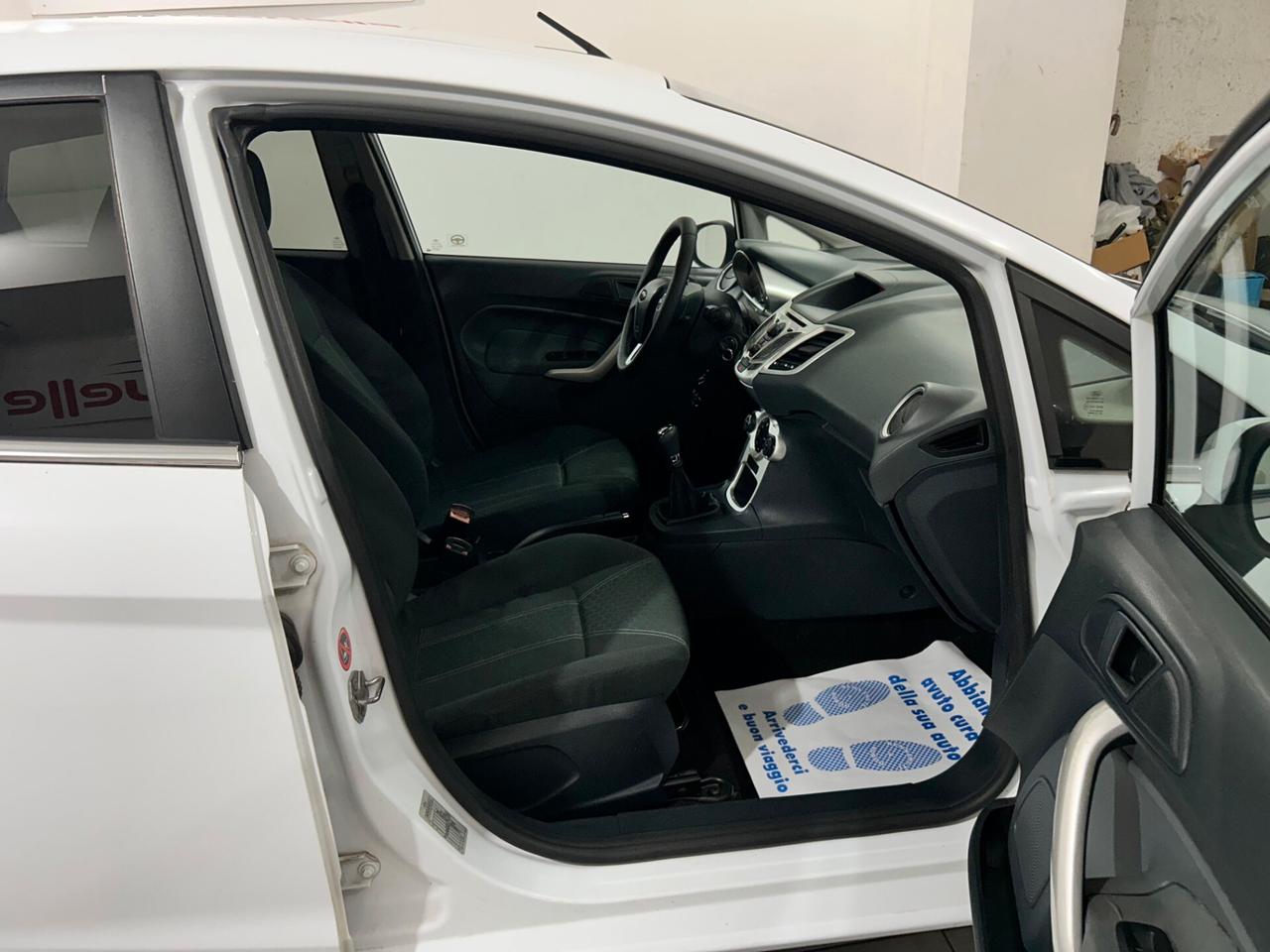 Ford Fiesta 1.4 TDCi 68CV 5 porte Titanium