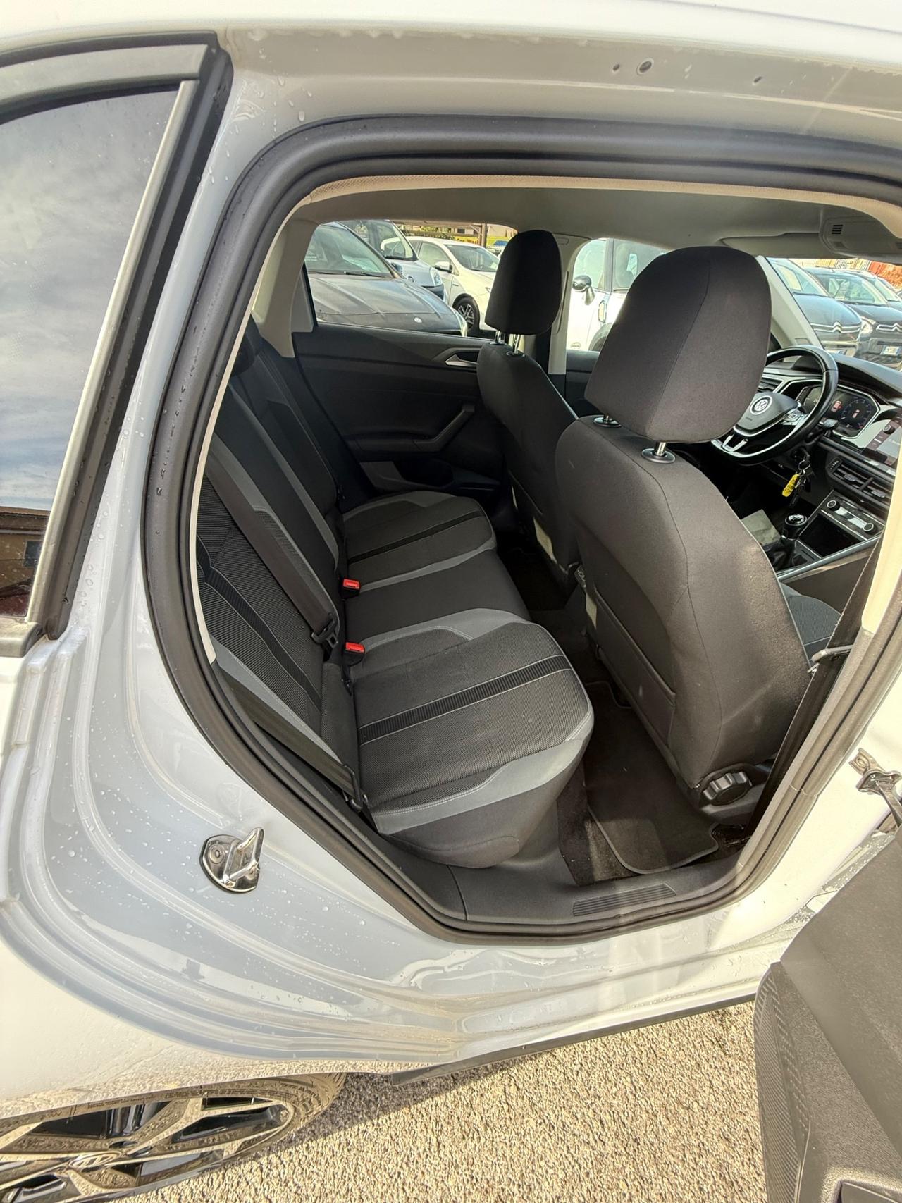 Polo 1.6 TDI R-LINE -unipro-rate-garanzia-permute