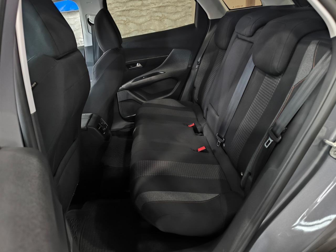 Peugeot 3008 BlueHDi 130 S&S EAT8 Business