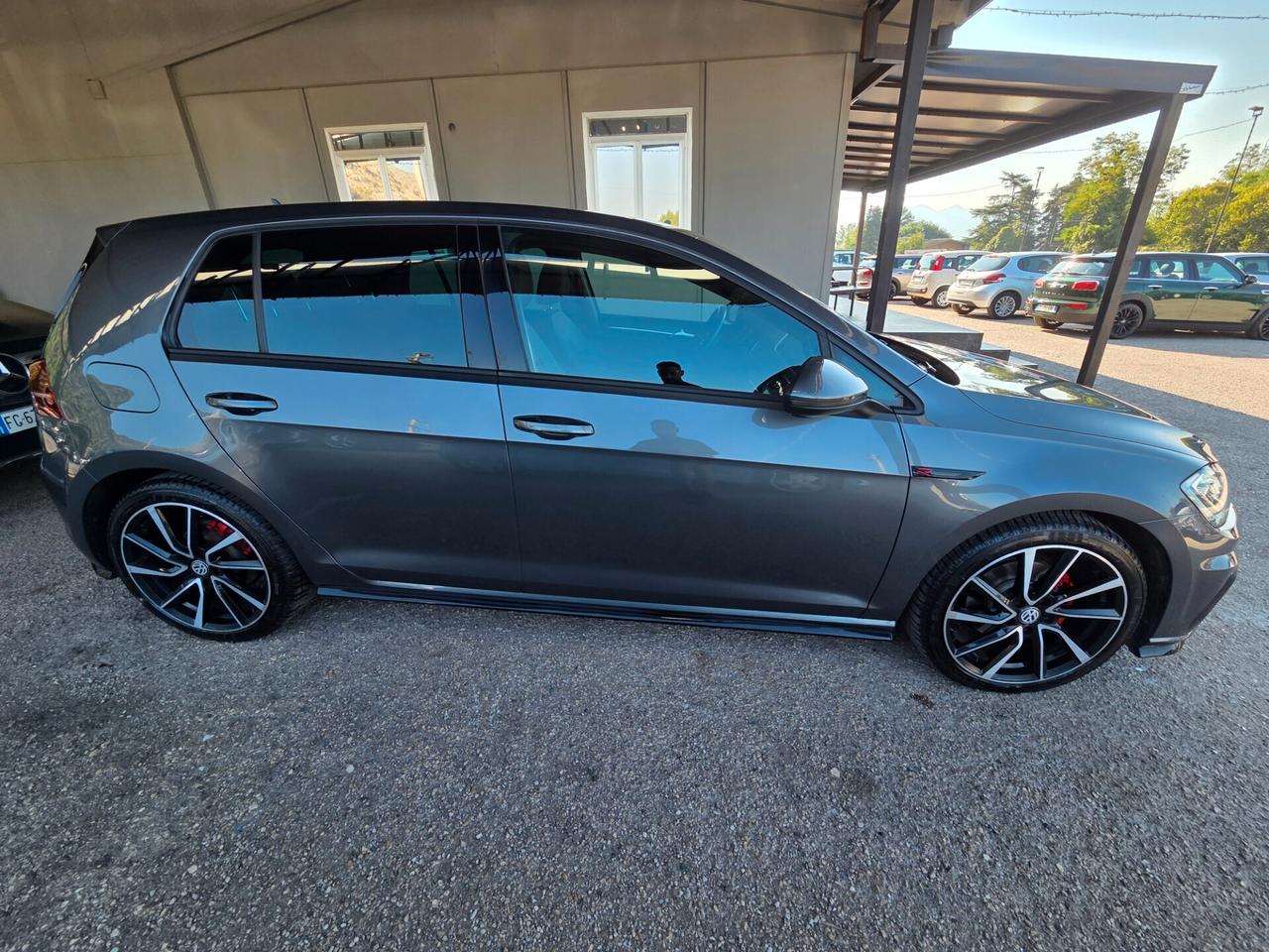 Volkswagen Golf 1.6 TDI 115 CV 5p. R LINE EDITION