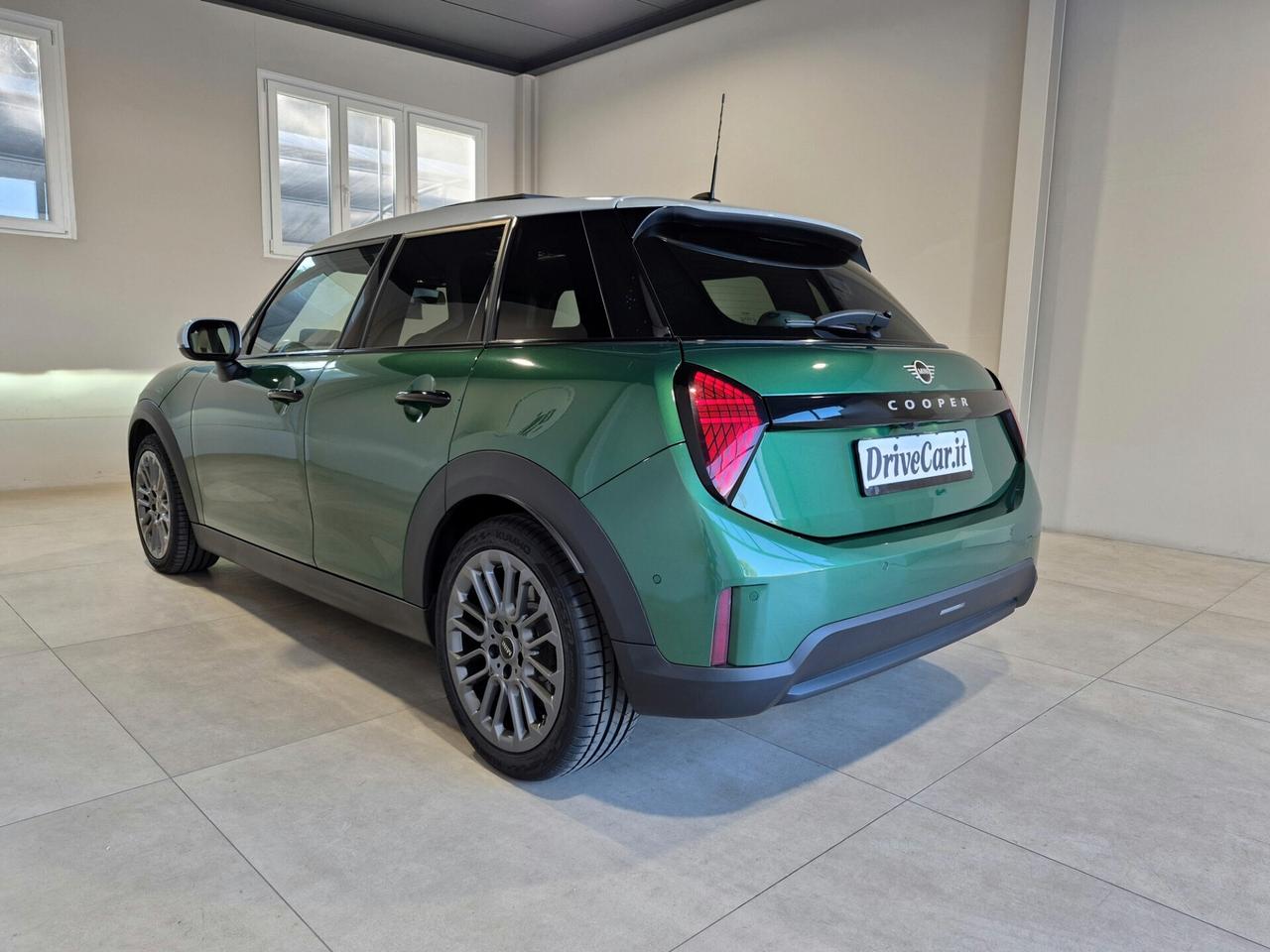 MINI Cooper C STEPTRONIC TETTO PELLE LED NAVI CARPLAY RETROCAM. HEAD UP DISPLAY WIRELESS VOLANTE RISCALDABILE JCW