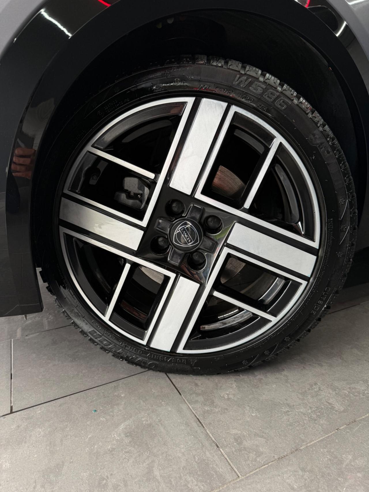 Lancia Ypsilon 1.2 Hybrid Edizione Cassina