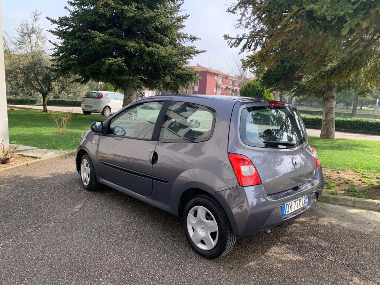 Utilitaria 1.2 benzina neopatentati