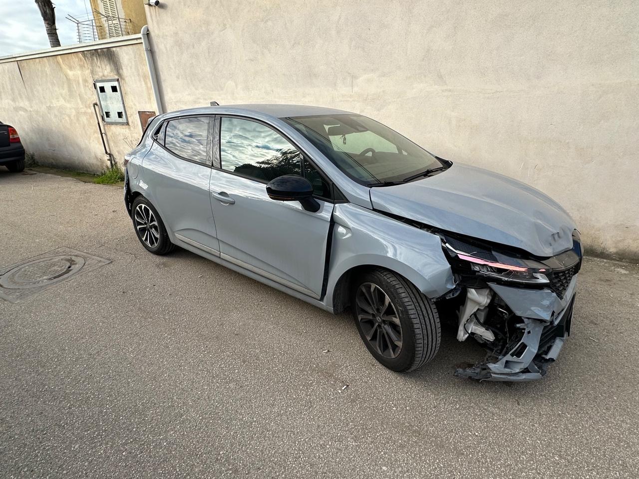Renault Clio GPL 2024 incidentata sinistrata