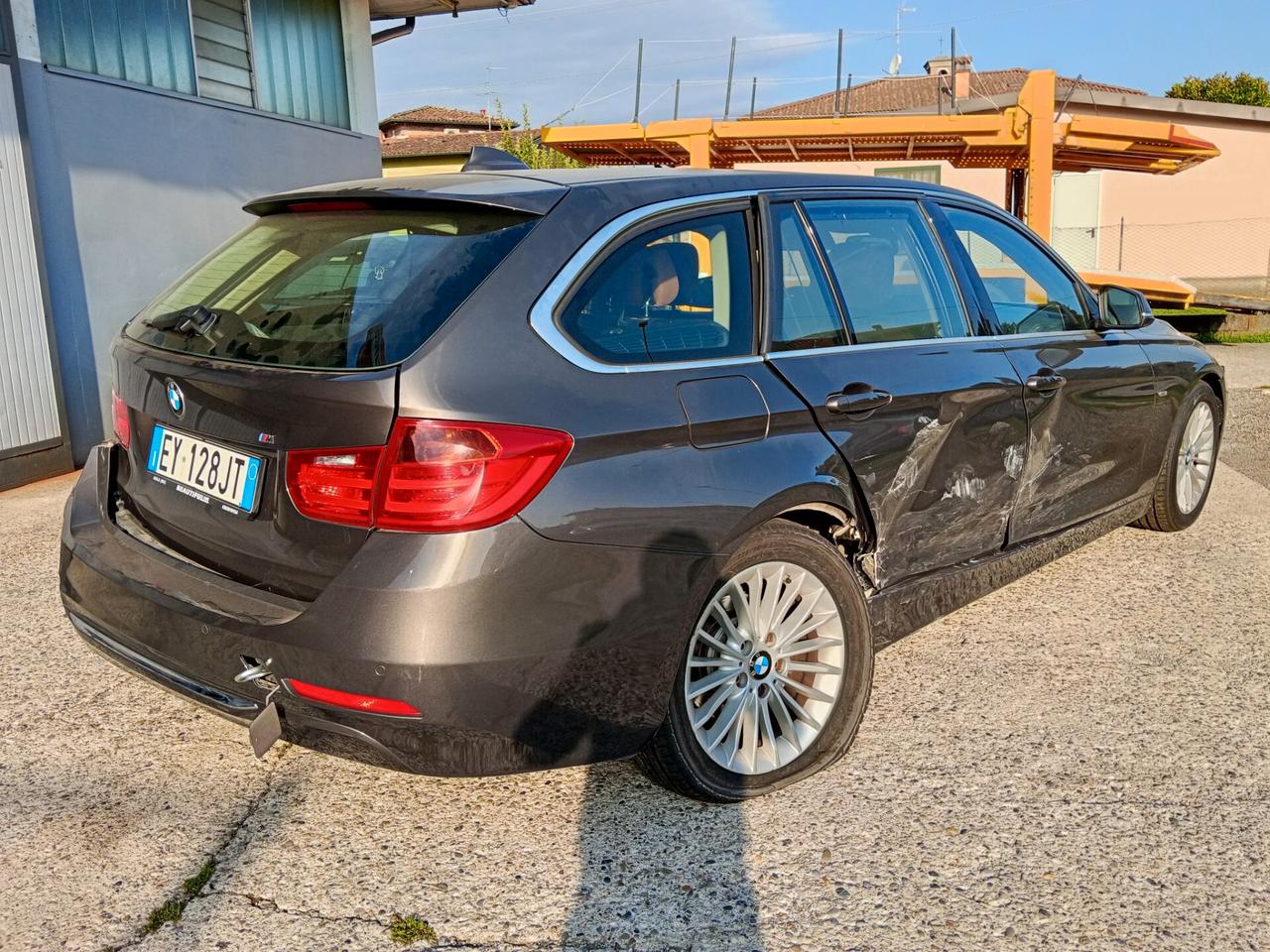 Bmw 318d Touring Luxury Automatica CRASH/ SINISTRATA