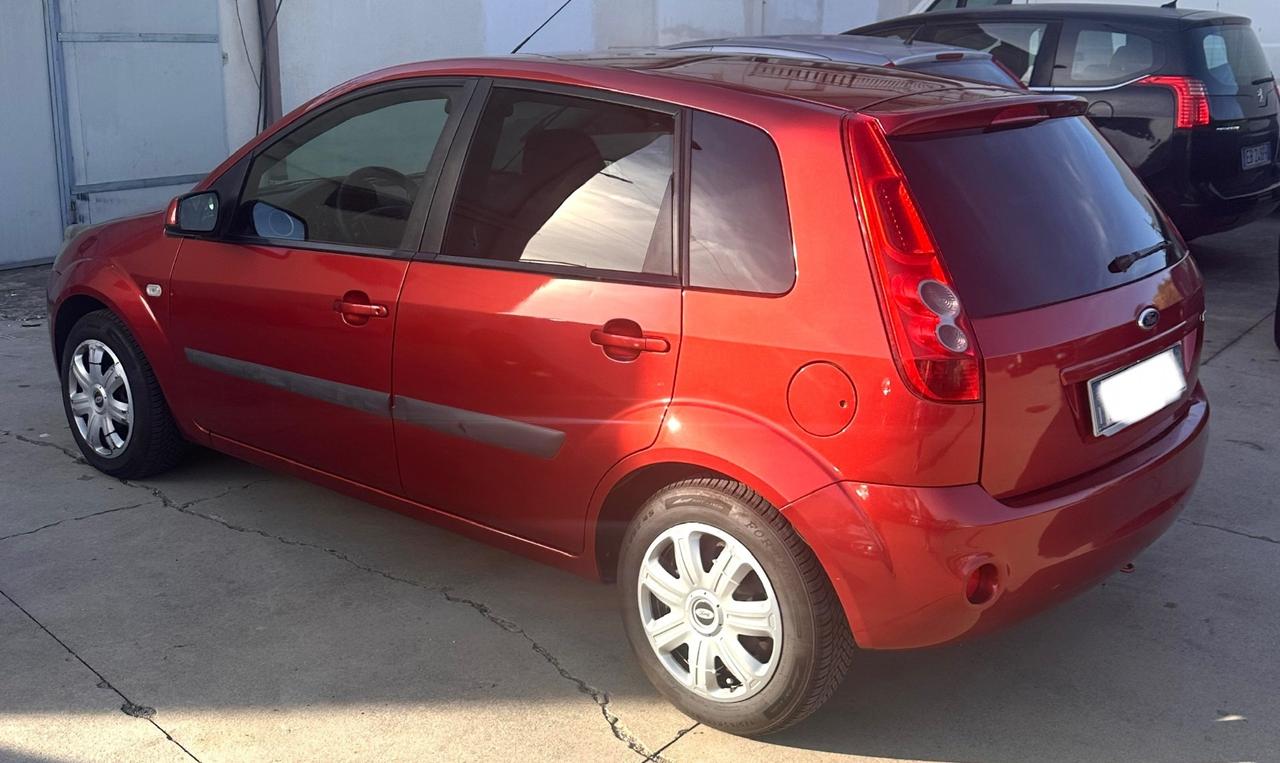 Ford Fiesta 1.4 TDCi 68cv 5p Ghia