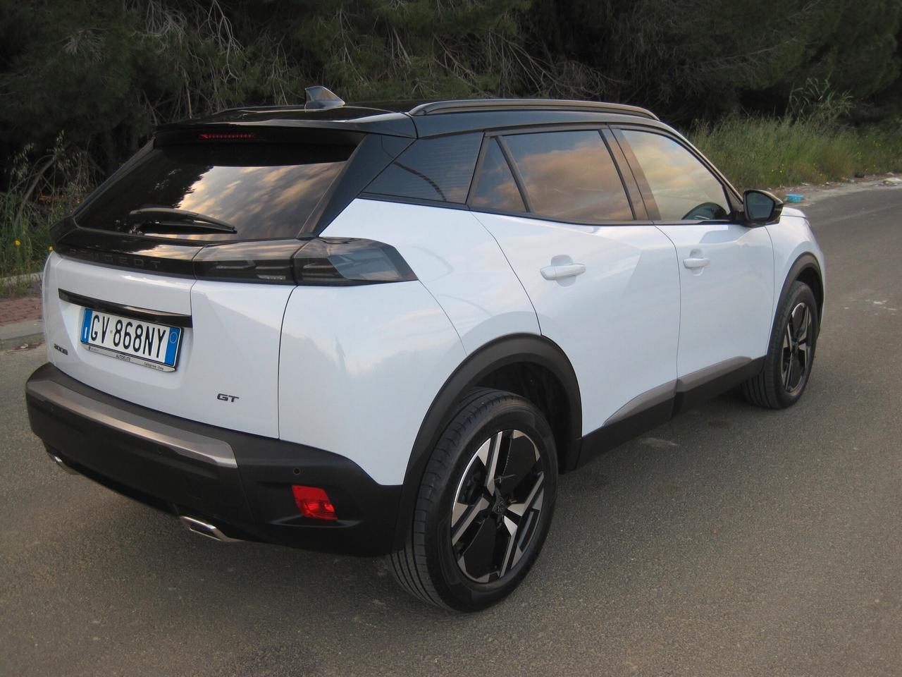 Peugeot 2008 PureTech 130 S&S EAT8 GT