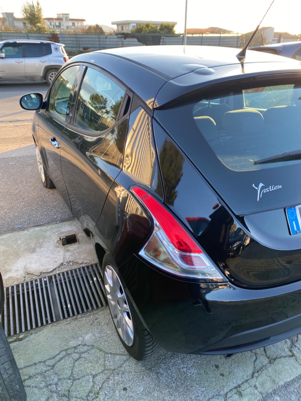 Lancia Ypsilon 1.2 69 CV 5 porte GPL Ecochic Silver