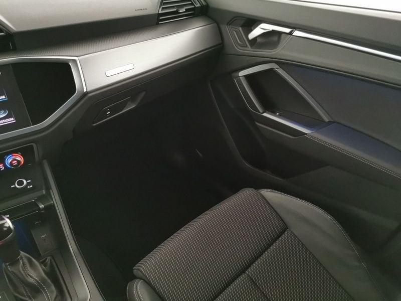 Audi Q3 45 1.4 tfsi e Identity Black s-tronic