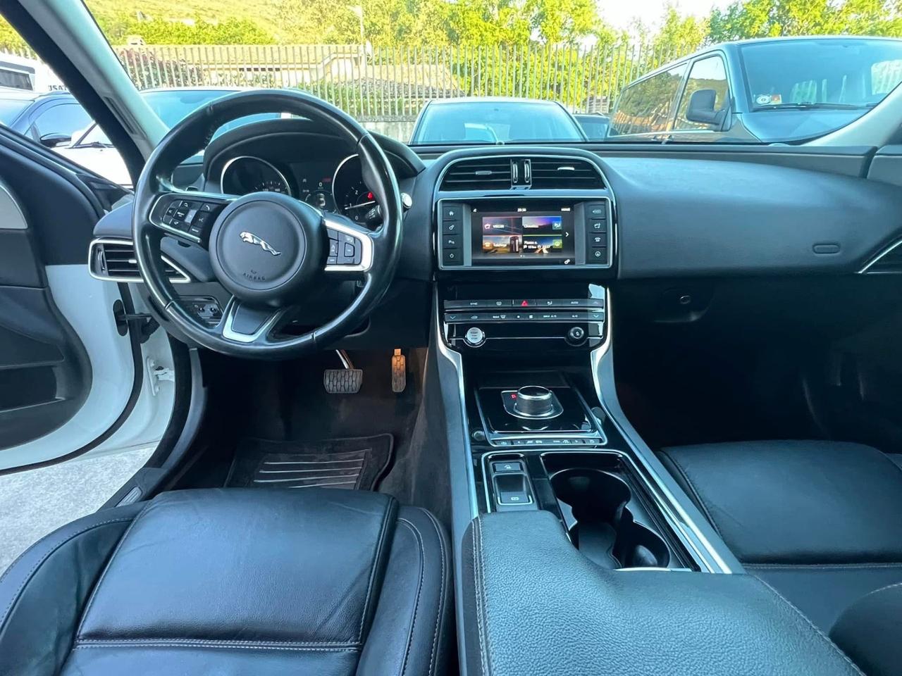 Jaguar XE 2.0 D 180 CV Portfolio