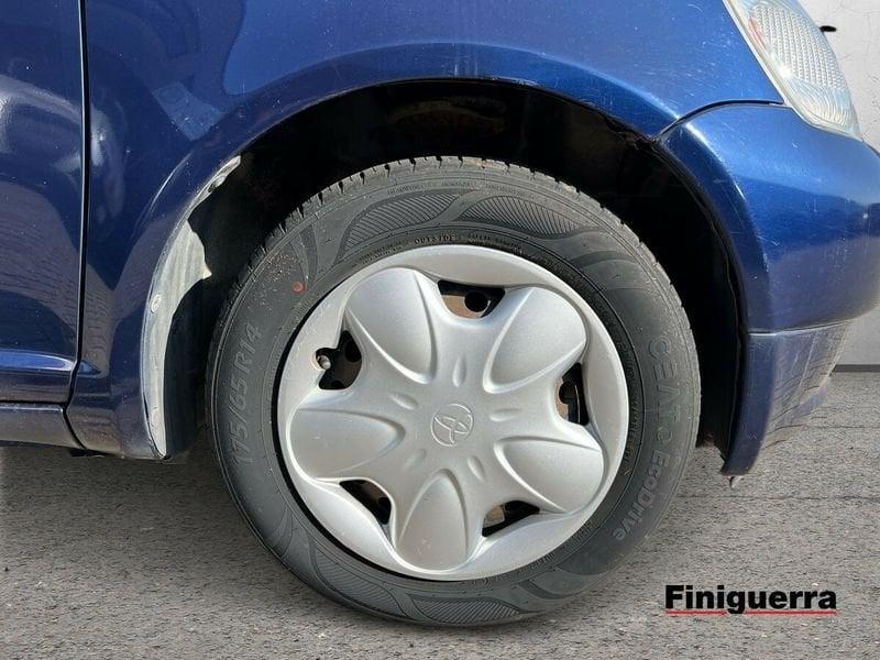 Toyota Yaris 1.0i 16V cat 5 porte Sol