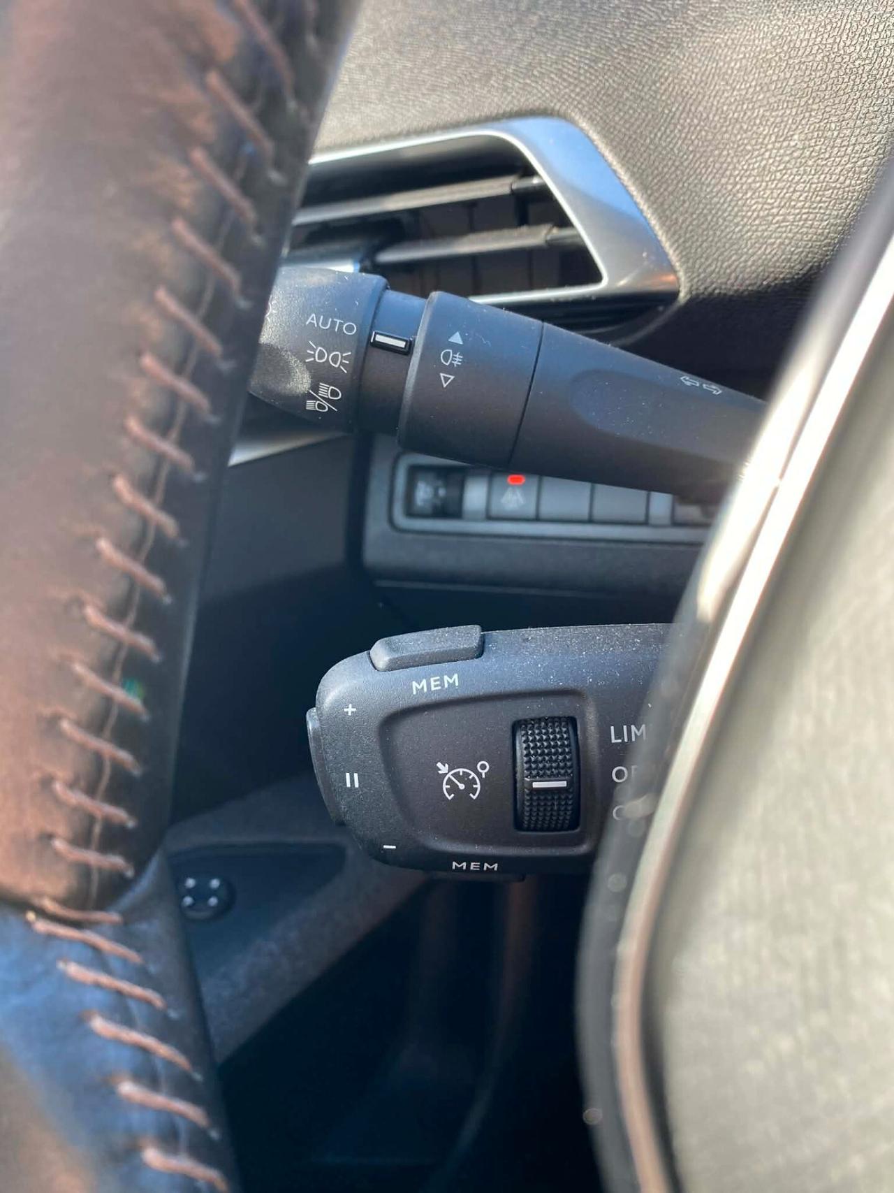 PEUGEOT 3008 1.5 131cv Allure Pack