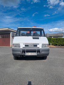 Iveco Daily 35.10 con gru