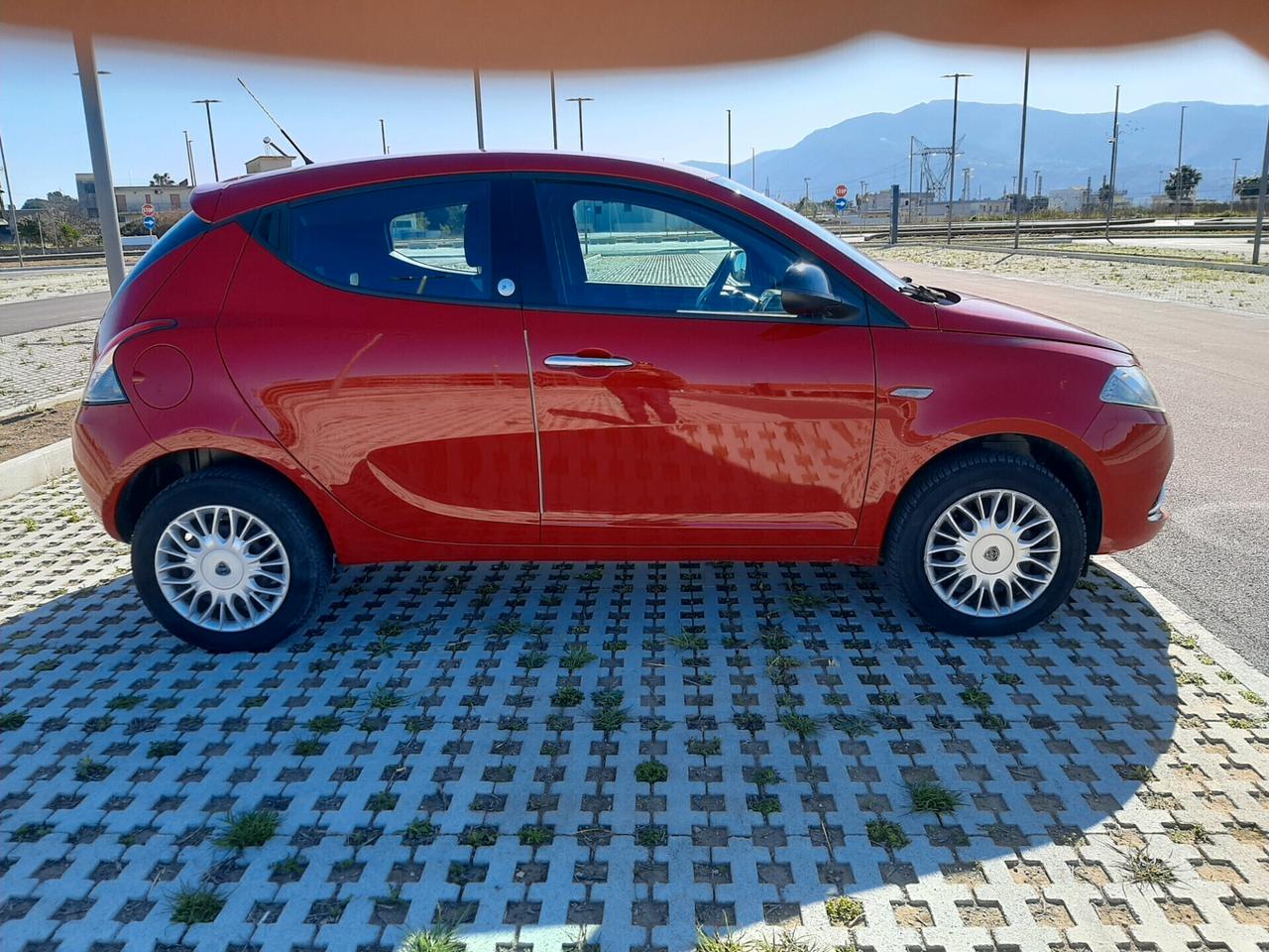 Lancia Ypsilon 0.9 TwinAir 85 CV 5 porte Metano Ecochic Gold