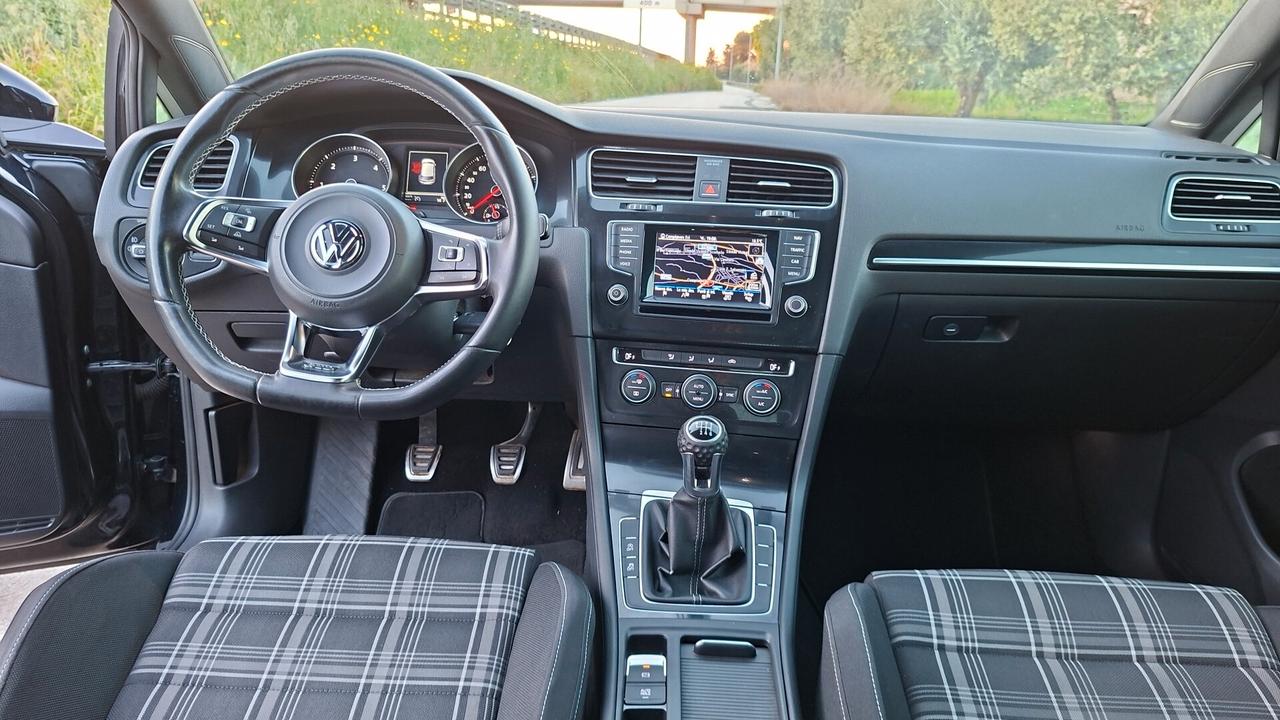 Volkswagen Golf 2.0 TDI 5p. 4MOTION Highline BlueMotion Tech.