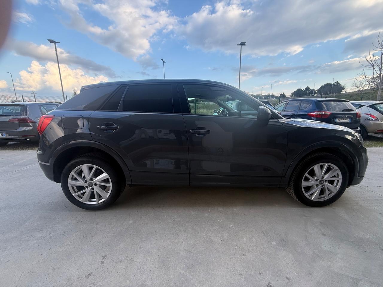 Audi Q2 30 TDI S tronic Identity Black