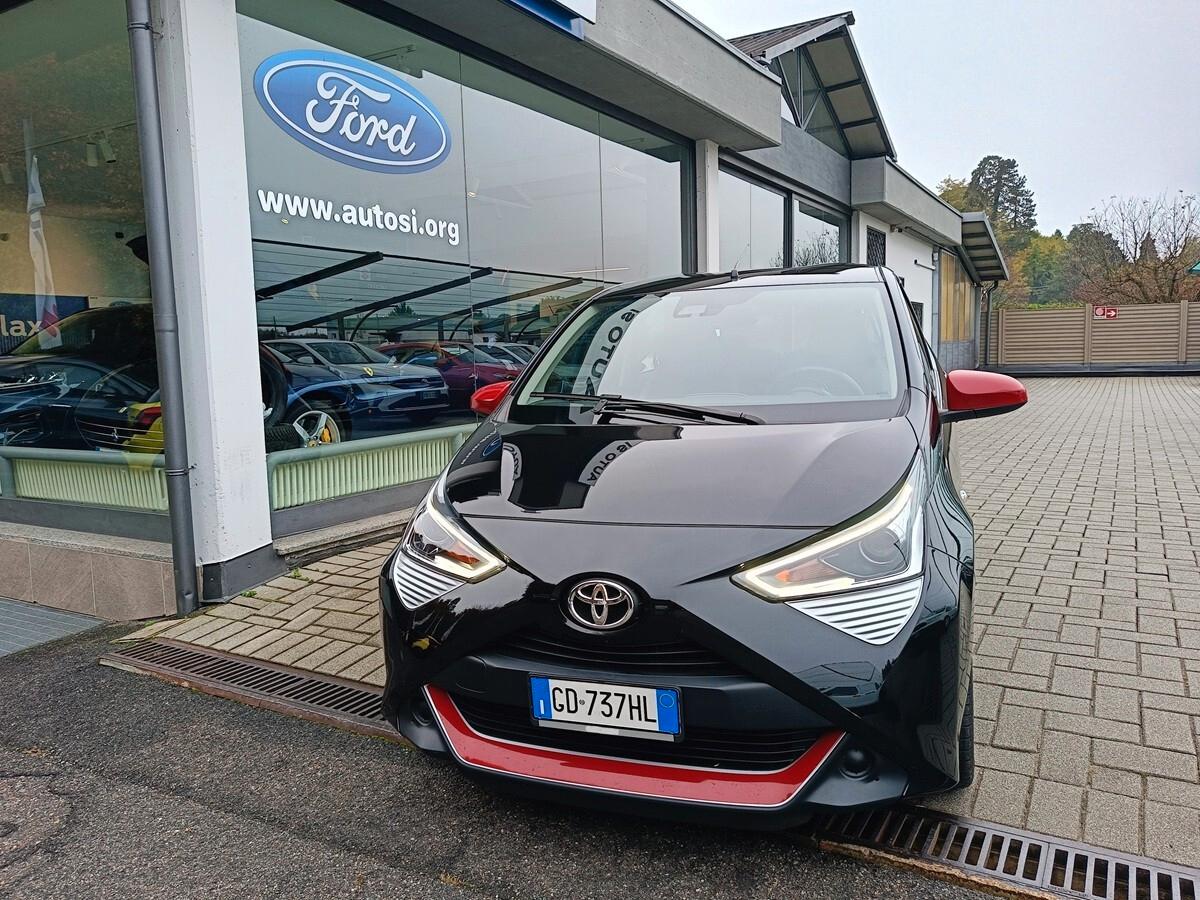 Toyota Aygo Connect 1.0 VVT-i 72 CV 5 porte x-clusiv red style