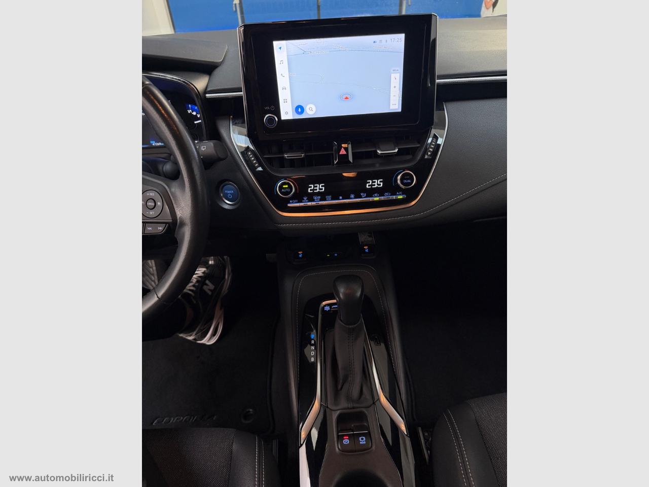 TOYOTA Corolla 1.8 Hybrid Style