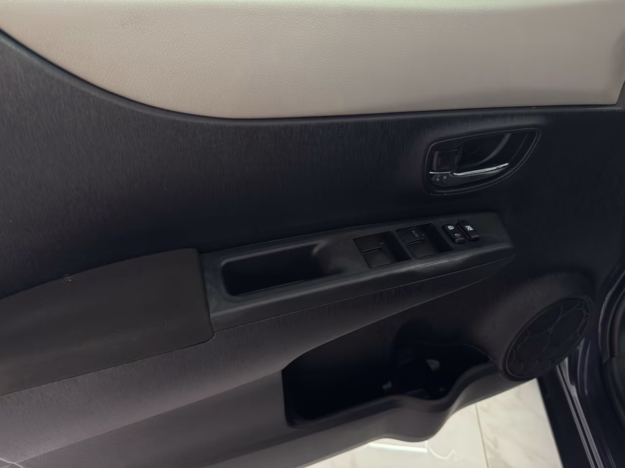 Toyota Yaris 1.0 Lounge Full Opt