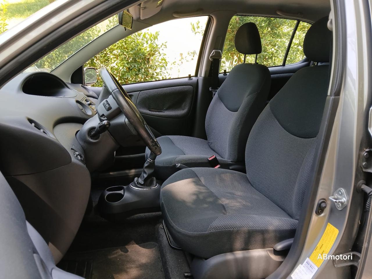 Toyota Yaris 1.0i 16V cat 3 porte Sol