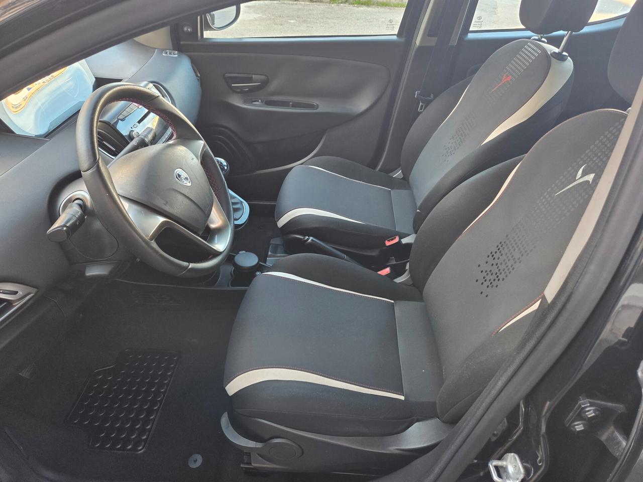 LANCIA YPSILON 1.2 BENZINA 70 CV GPL KM 99000 CERTIFICATI