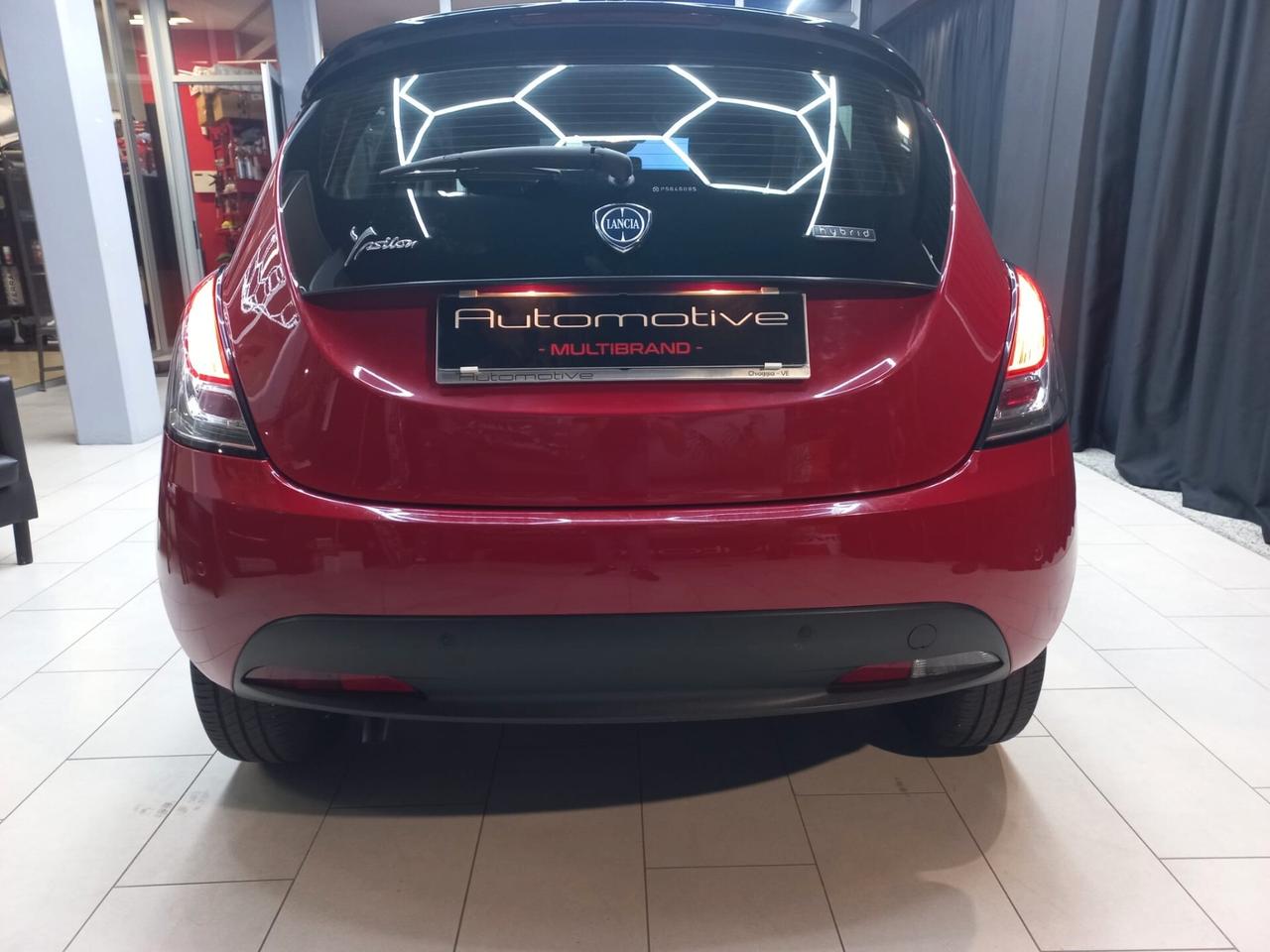 Lancia Ypsilon 1.0 FireFly 5 porte S&S Hybrid Silver
