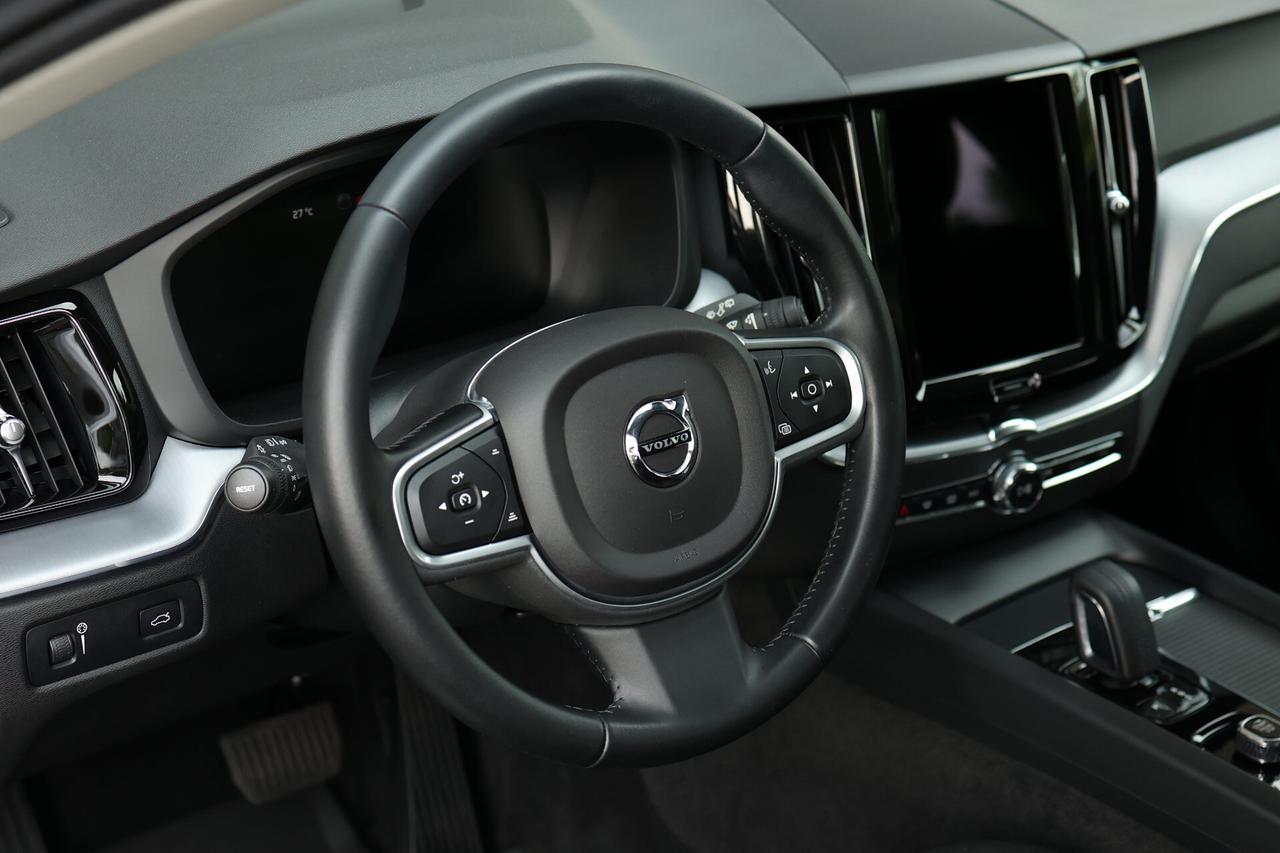 Volvo XC 60 XC60 B4 (d) AWD Geartronic Momentum Pro